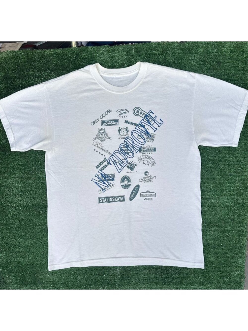 Vintage Y2K Vodka Brand Logo Collage T-Shirt White L Party Club Alcohol Liquor
